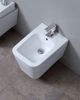 SERIE LEVANTE SOSPESO VASO E BIDET + COPRIVASO